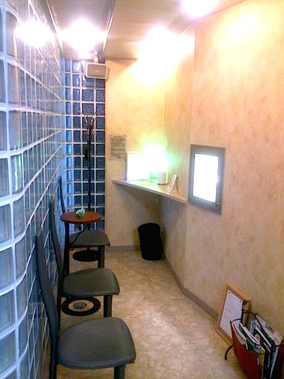 三越前のたべ歯科クリニック・待合室